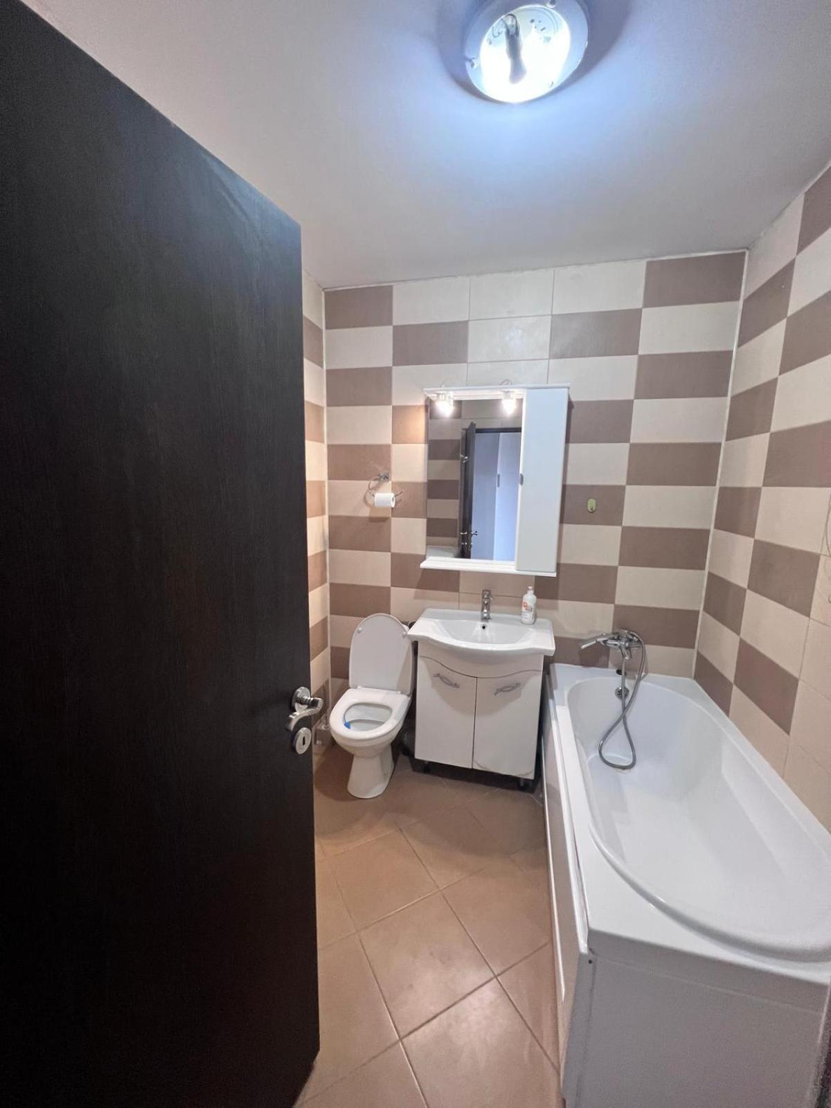 Chindia Apartament Targoviste Bagian luar foto