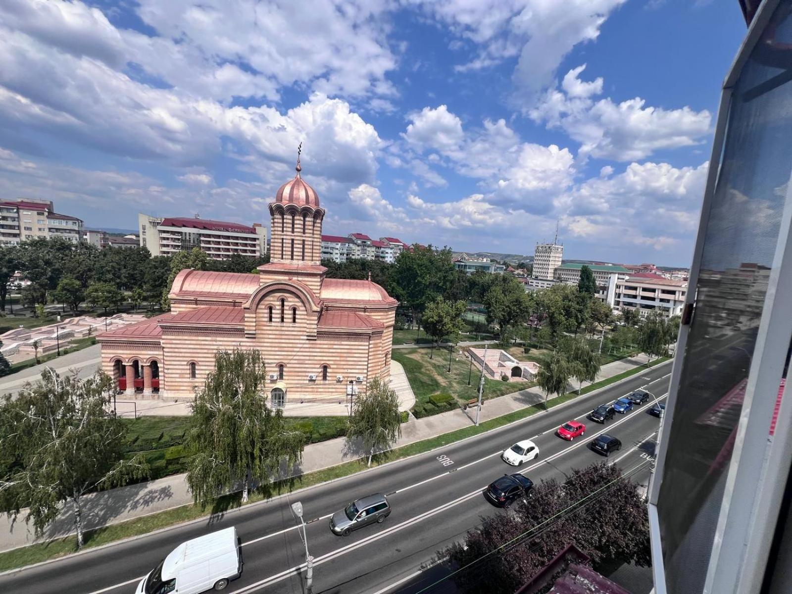 Chindia Apartament Targoviste Bagian luar foto