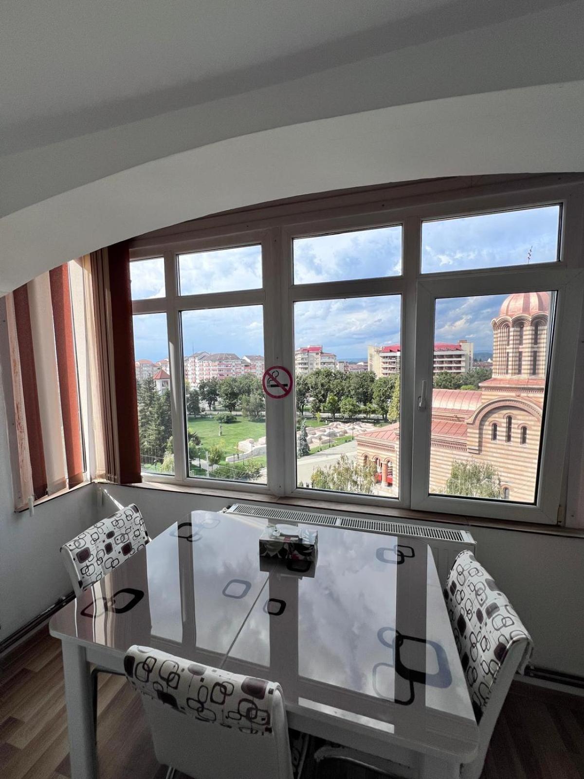 Chindia Apartament Targoviste Bagian luar foto