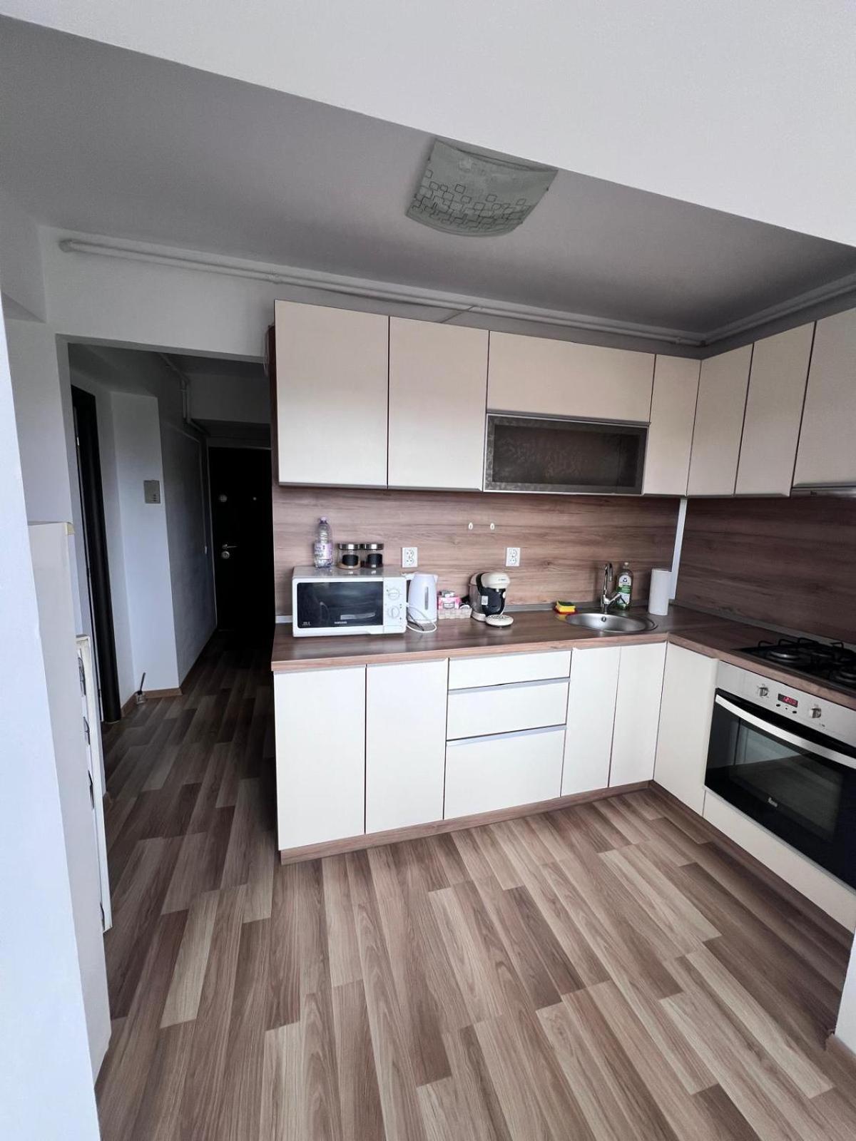 Chindia Apartament Targoviste Bagian luar foto